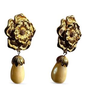 Vintage Avon Designer Style Pierced Gold Tone Floral Drop Earrings